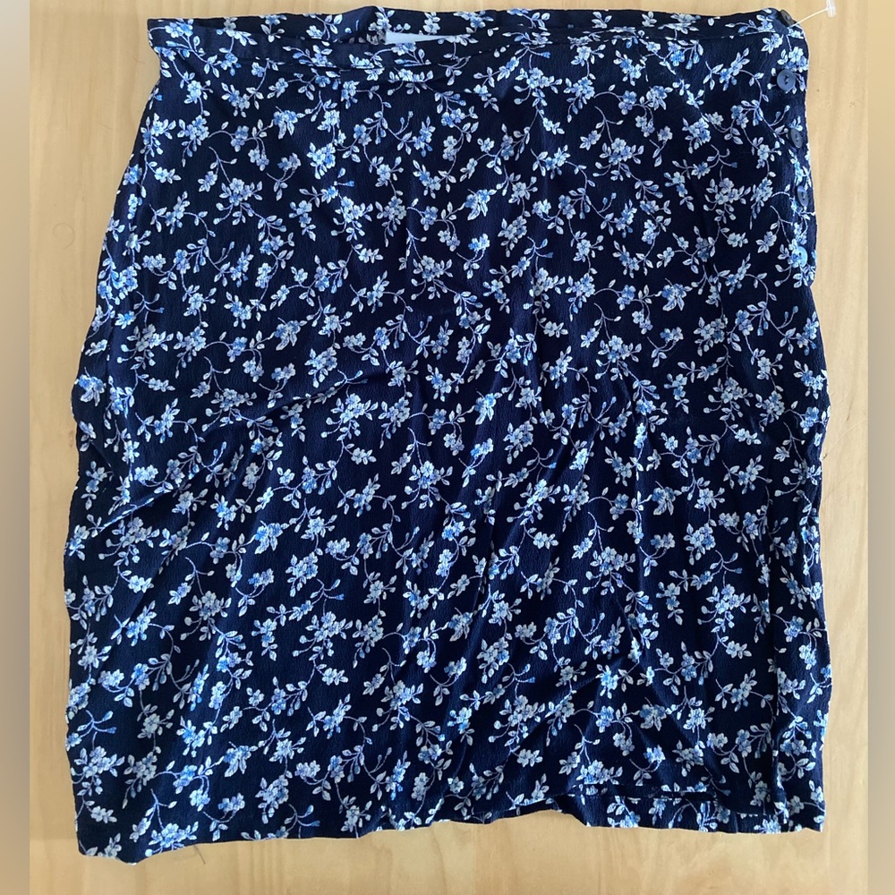 Old Navy Floral Miniskirt w/ side buttons